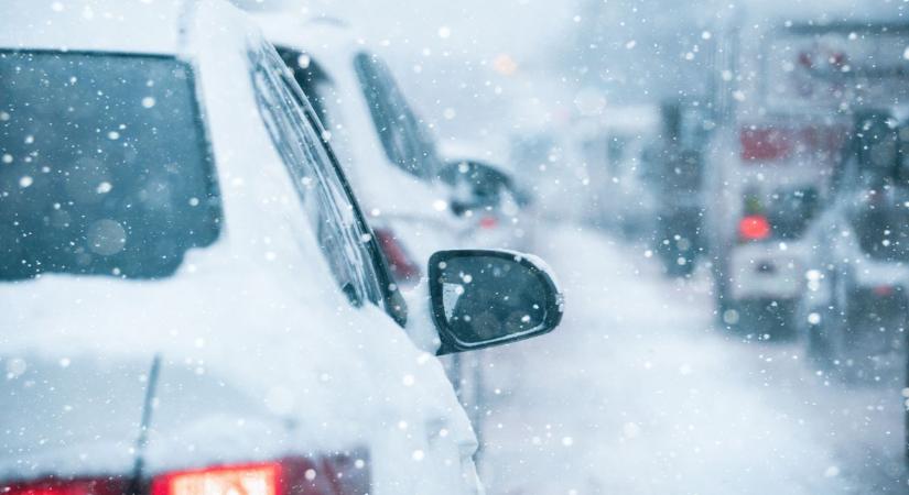 Jelentős havazás és hófúvás jöhet: akár 20 centiméter hó is hullhat péntek estig