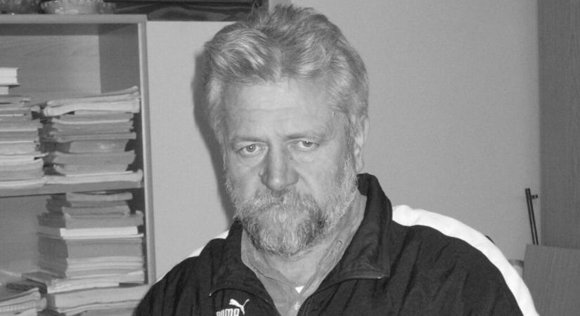 Aki a virágot (is) szerette