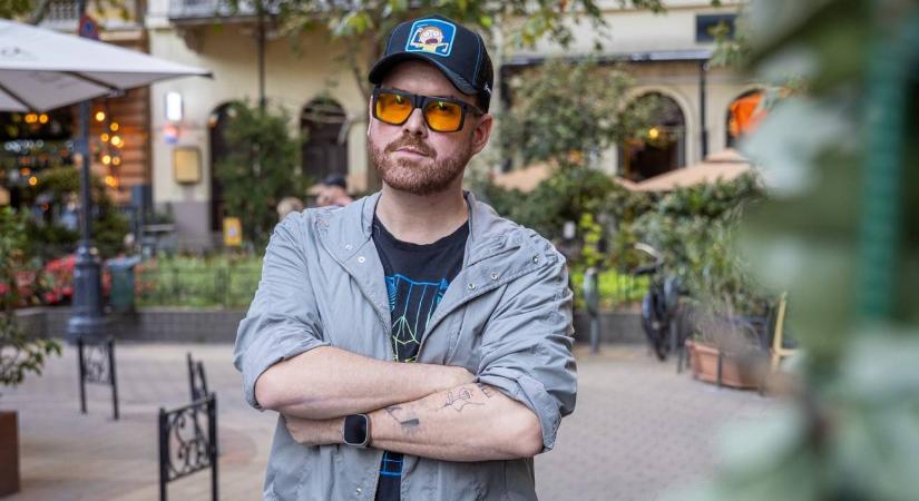 Fluor Tomi élesen kritizálta a Fidesz kampányvideóját: „Szégyellje magát mindenki, akinek ehhez a gusztustalan szarhoz köze van!”