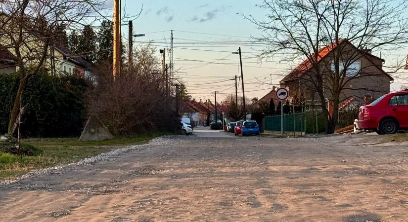 Fontos külterületi útszakasz kap szilárd burkolatot Baján – videó
