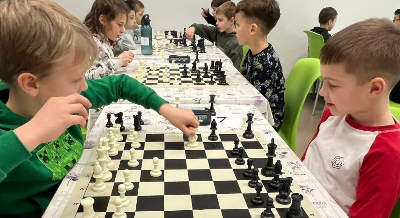 Harminchét alsós diák nevezett a Szőnyi iskola sakkversenyére