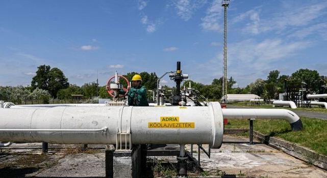 Horvát–magyar vita az X-en: „Olaj: igen. Orosz: nem!”