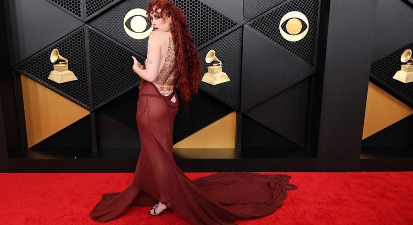 Chappell Roan merész Grammy-ruhája - ezt üzeni a fiataloknak a botrányra alapozó figyelemipar