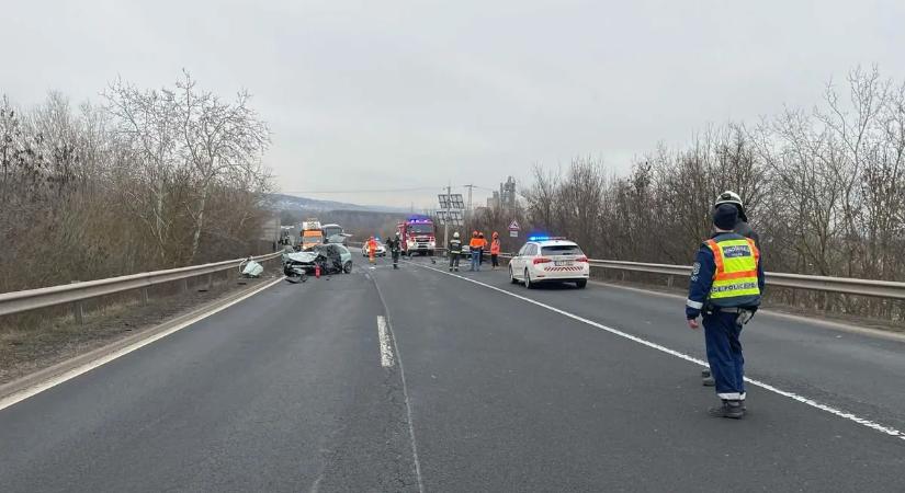 Halálos baleset az M2-es autóúton: hivatalos tájékoztatás érkezett az áldozatokról