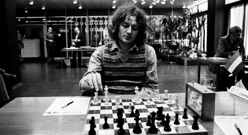 Elhunyt Jan Timman holland sakknagymester, aki 1993-ban világbajnoki döntőt játszott Karpovval