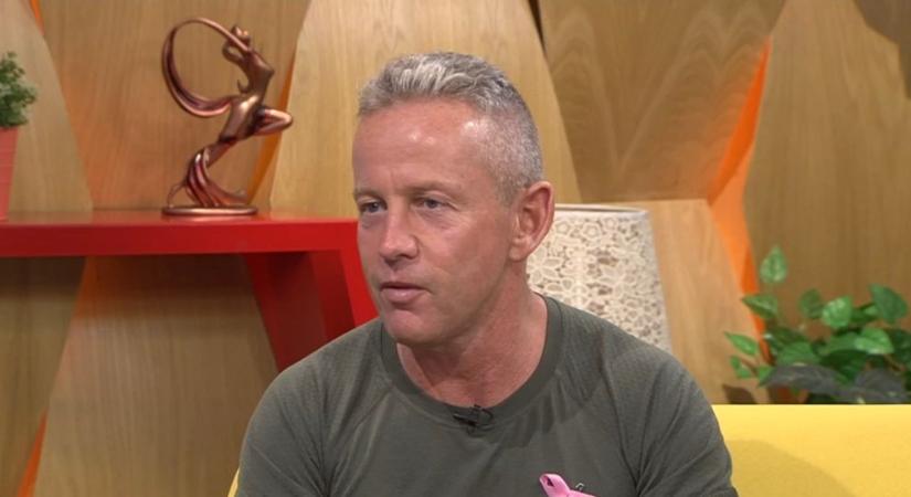 Schóbert Norbi nem akarja a fiát háborúba küldeni, ezért is töltötte ki a nemzeti petíciót