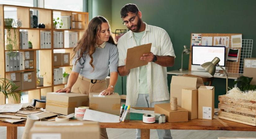 Szétszedik az új támogatást a vállalkozások, mindenki a pénzeső alá állna: a keret több mint kétszeresére érkezett igény