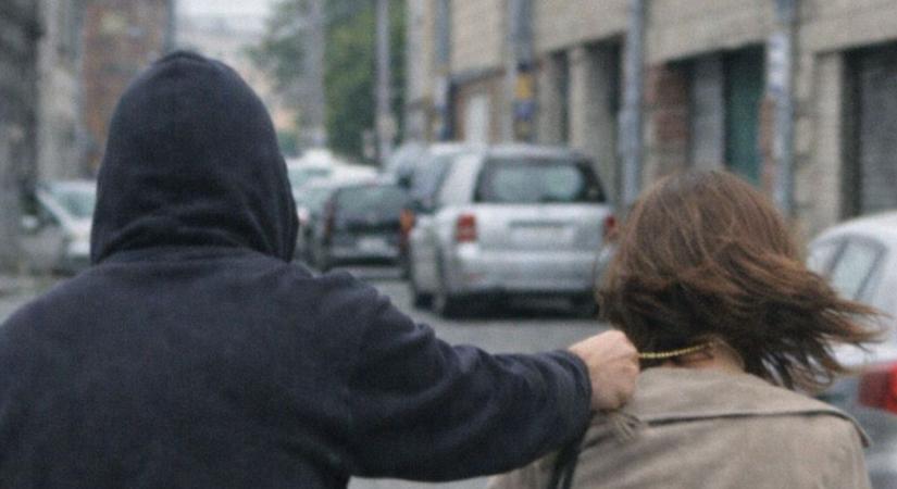 Rémálommá vált egy tiszaújvárosi nő délutáni sétája – nem kapott kegyelmet