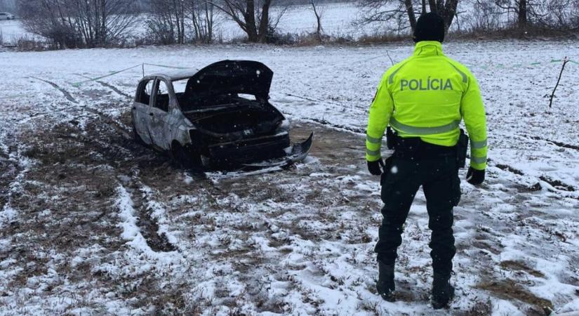 TRAGÉDIA: Kigyulladt egy autó, bennégett egy ember