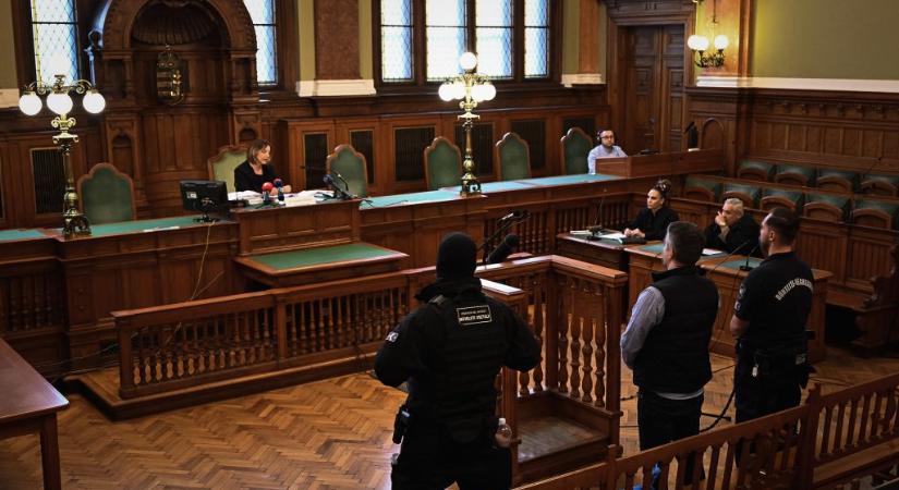 „Nagyon szerettem a lányukat, Petrát. Ez egy feldolgozhatatlan ötperces rövidzárlat volt” – ezt mondta áldozata családjának az angyalföldi rém