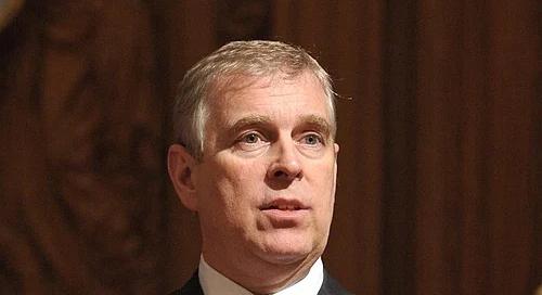 Egetverő botrány Angliában: Őrizetbe vették Károly király öccsét: rendőrök szállták meg András herceg birtokát