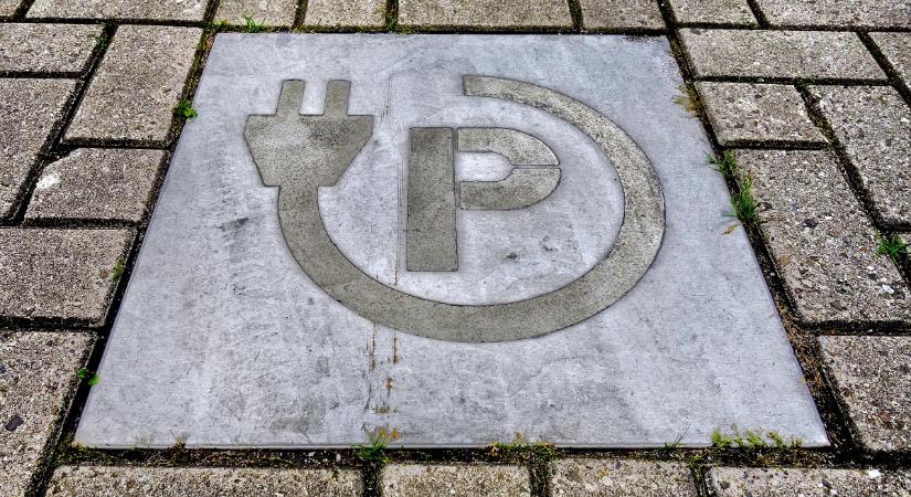 Vállalati e-autó program: 6000 cégnek már kifizették a támogatást, április közepéig még lehet pályázni