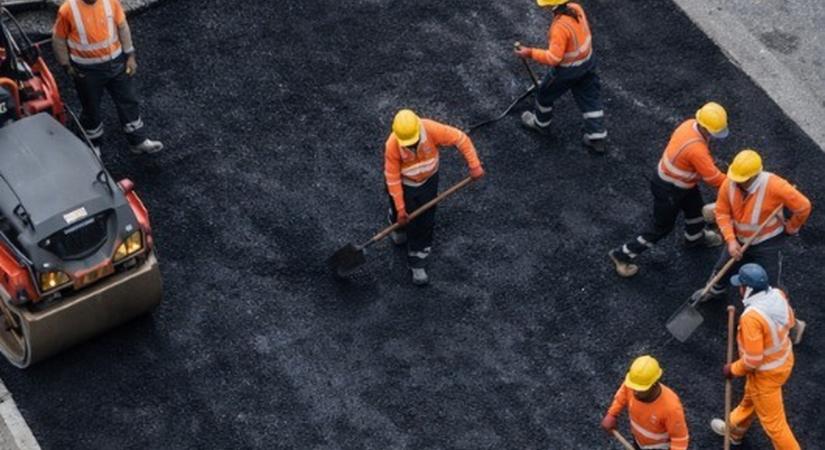 Dubajban is van kátyú, csak ha délelőtt bejelenti egy lakos, délutánra újraaszfaltozzák a fél utcát