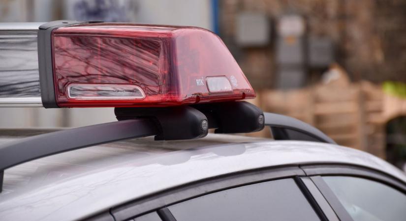 Újabb baleset az M5-ösön: kamionnal karambolozott, majd árokba borult egy furgon