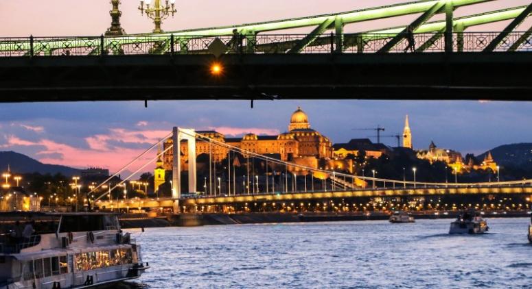 Hogyan hódítja meg a pesti rakpartot a közösségi élet?