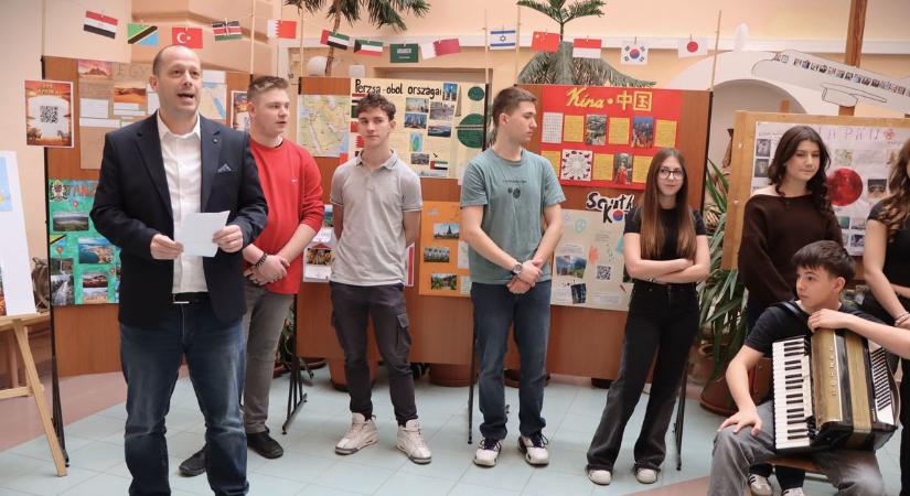 Felszálltak a repülőre, s körbeutazták a Földet a zrínyisek (galéria, videók)