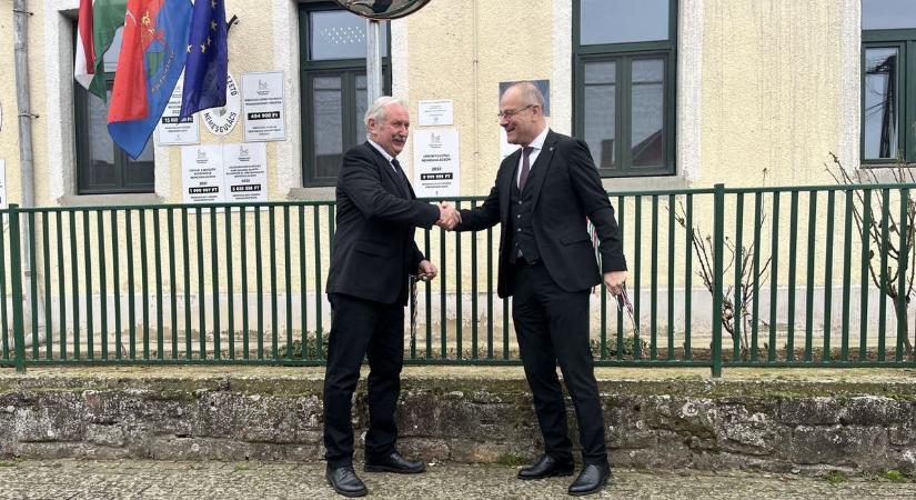 Megújult a nemesgulácsi önkormányzat épülete – Korszerű környezet, színvonalas szolgáltatások