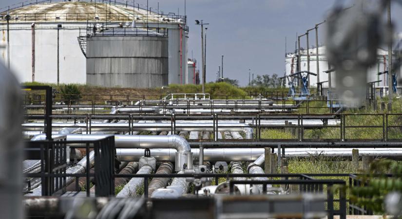 A Fidesz a kőolaj-kártyával csavarja maximumra az Ukrajna-ellenességet