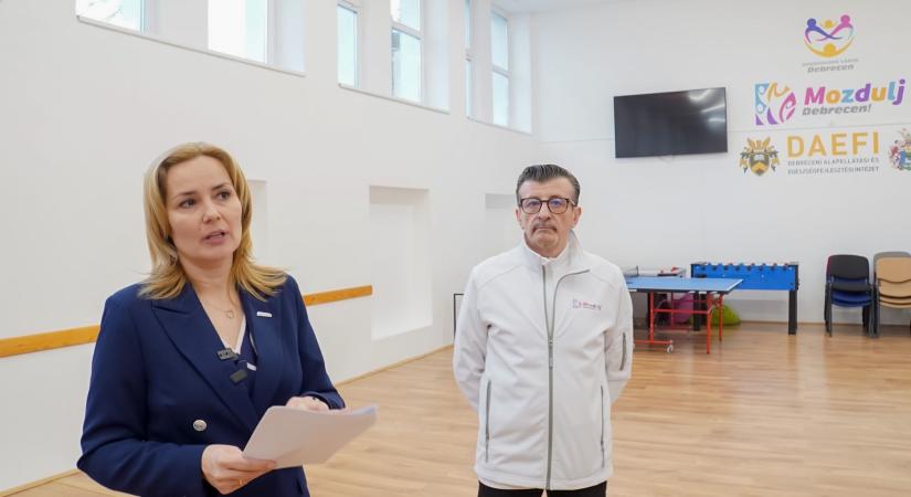 Külön emelné a szociális dolgozói bérét Debrecen