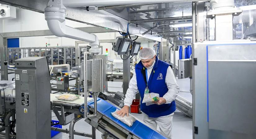 A kormány az emberek jövedelmét növeli, a baloldal a multik zsebét tömné