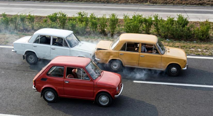 Autókat törnek ebben a régi közlekedésbiztonsági oktatófilmben