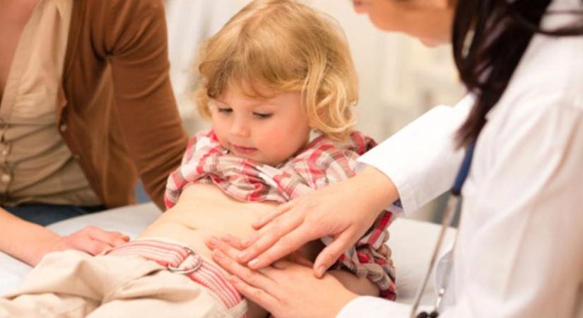 Bilincsben vezették el Dunavarsány egyik gyermekorvosát és asszisztensét, miután pénzért hamisan igazolták a kötelező oltások beadását