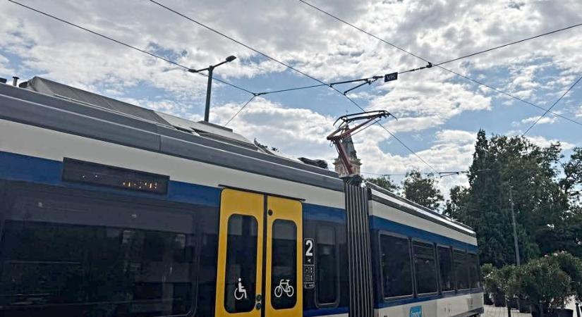 Délután bemondta az unalmast az egyik tram-train