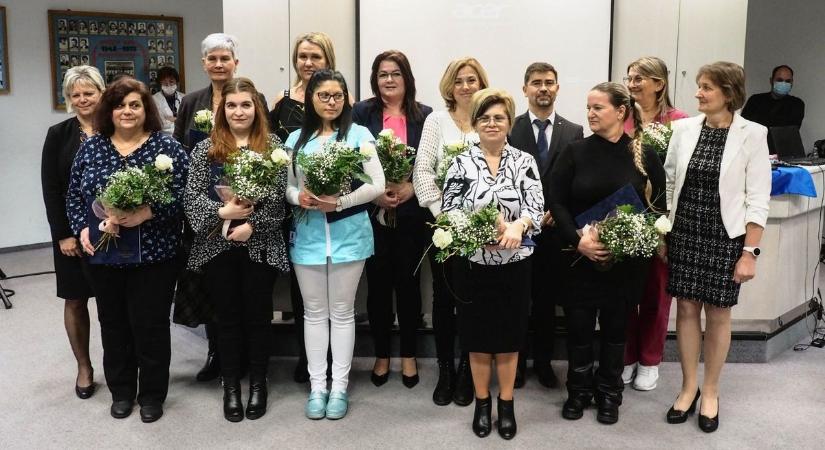Az ápolás több, mint szakma: szolgálat – Elismerésben részesültek a vármegye ápolói (galéria)