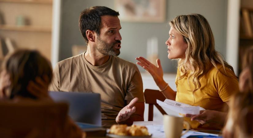 „Anya és apa kiabál, de én túl kicsi vagyok, hogy ezt értsem.” – Így védhetitek meg a gyereket a felnőtt konfliktusoktól
