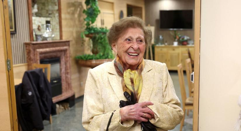 Díjat neveztek el a 90 éves kaposvári orvoslegendáról, aki mai napig rendel