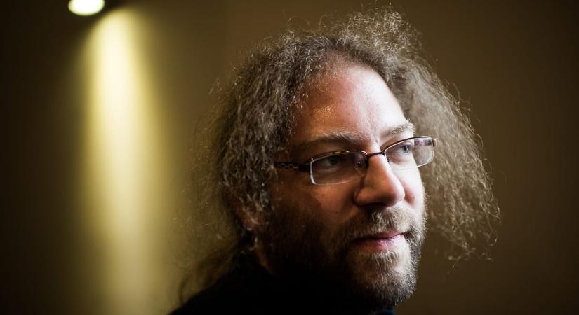 Versíró játékot indít Varró Dániel – bárki csatlakozhat, névre szóló verset kaphat a költőtől