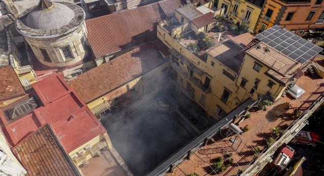 Porig égett Nápoly „ékszerdoboza”