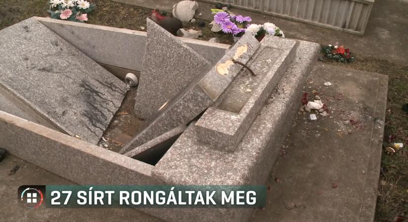 Kitépték a fejfákat, összetörték a sírokat egy borsodi temetőben – 100 ezer forintot ajánlottak a nyomravezetőnek