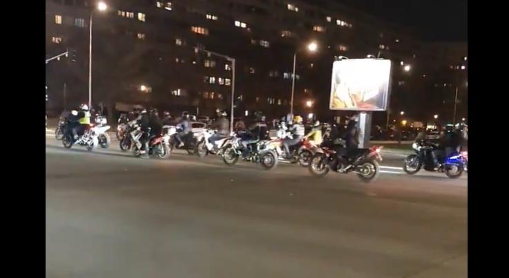 A rendőrség lefoglalta a motorjaikat, tiltakozó menetre indultak a motorosok Belgrádban