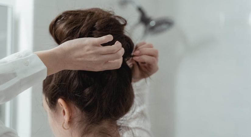 Ha hajhullás és hátfájás kínozza, ez állhat a háttérben