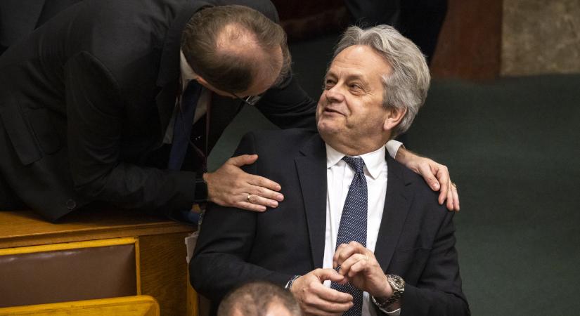 Megkülönböztető jelzéssel karambolozott a Honvédelmi Minisztérum államtitkára