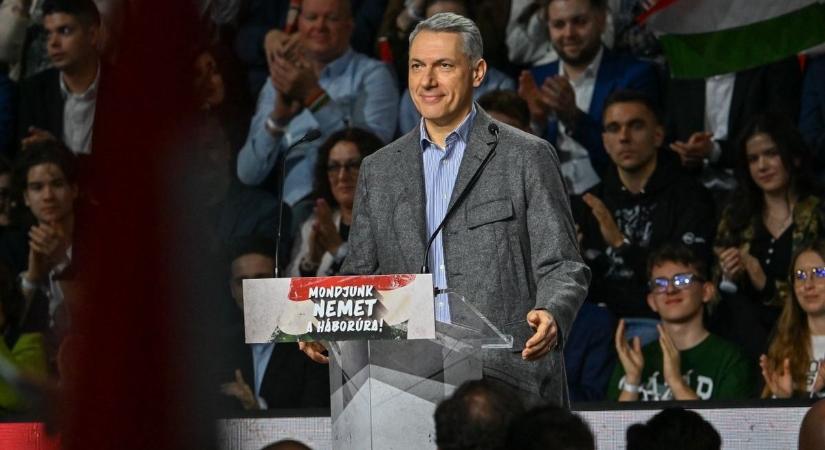 Gyerekkori fotóval ünnepelt Lázár János születésnapján