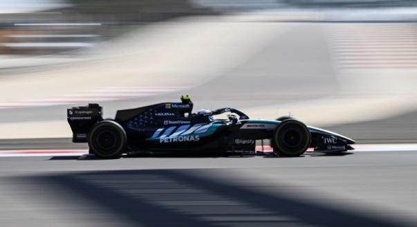 A Mercedes az élen, a Ferrari a középpontban: a nap F1-es hírei