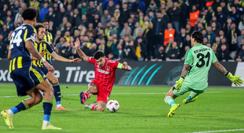 Csupa idegenbeli siker – három gólt szerzett vendégként a Forest és a Genk az El-rájátszásban