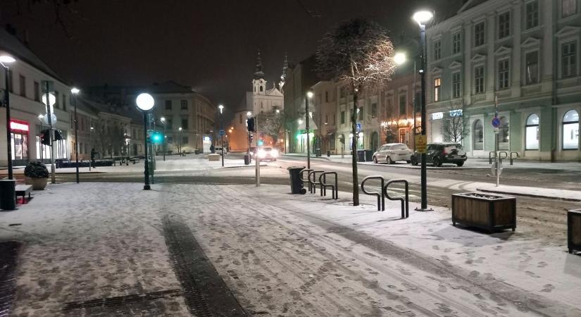 Újra esik a hó Sopronban - fotók, videó