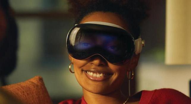 A Vision Pro csak a kezdet, még a füledben is kamera lesz, ha az Apple-n múlik