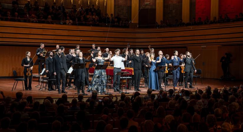 HADÚR HÁTULGOMBOLÓS VÉRTBEN Händel: Giulio Cesare in Egitto / Müpa