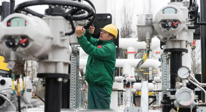 Hozzányúl a biztonsági kőolajkészlethez a kormány