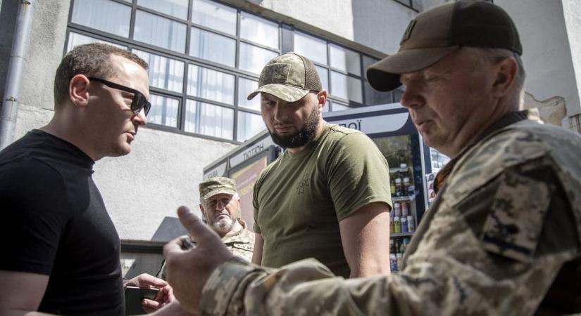 Senkit nem kímélnek az ukrán emberrablók