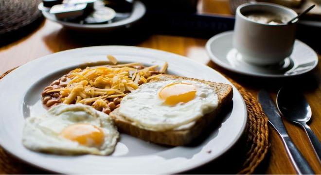 Miért érdemes reggelire fehérjében gazdag ételeket választani?