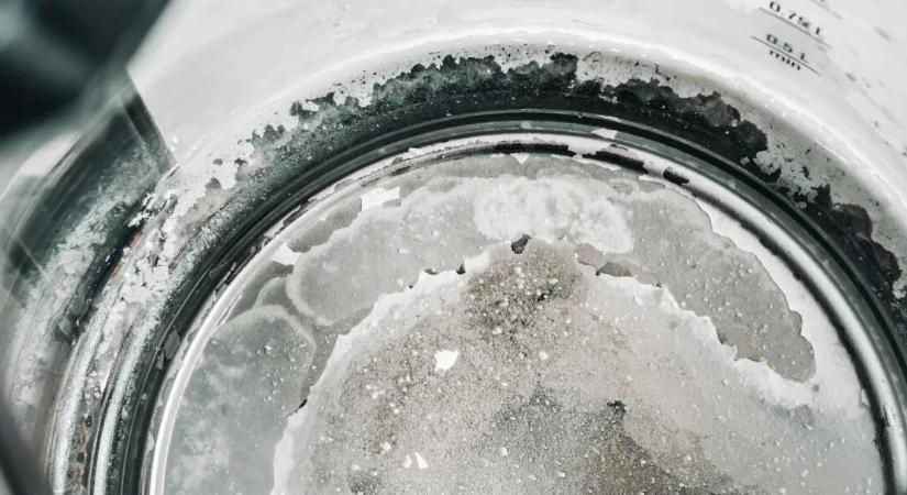 A kemény víz hatása a mosás eredményességére