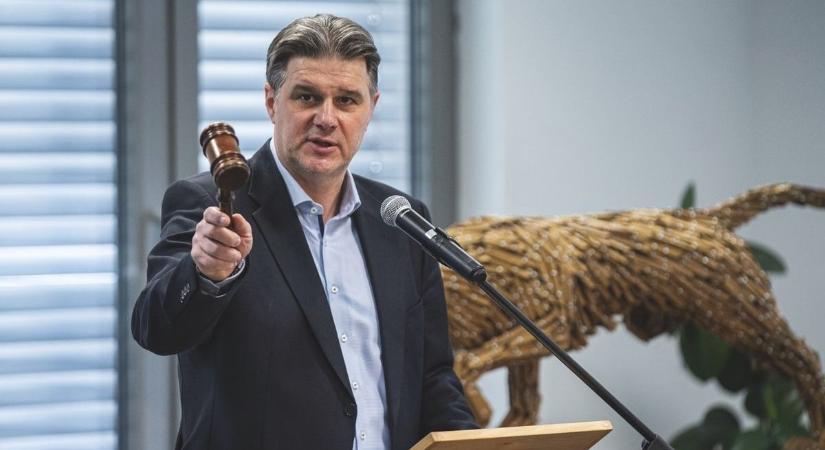 Az Év Embere 2025 – Fertőszögi Péter szekszárdi származású művészettörténész, kincsvadász is számít a szavazataira