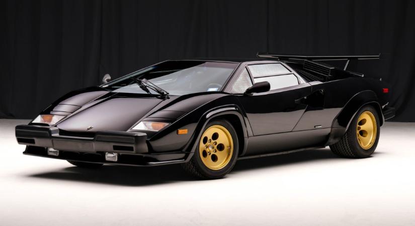 Alig használták ezt a gyönyörű éjfekete Countach-t