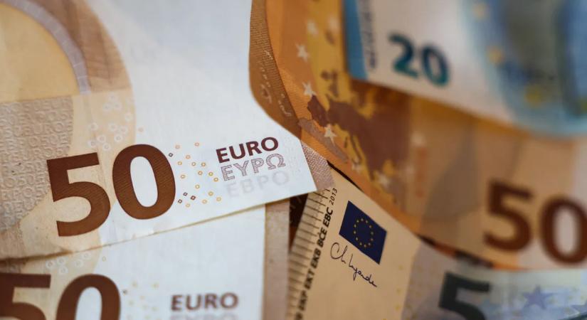 Működhet a Trump-effektus: újabb ország vezetheti be az eurót