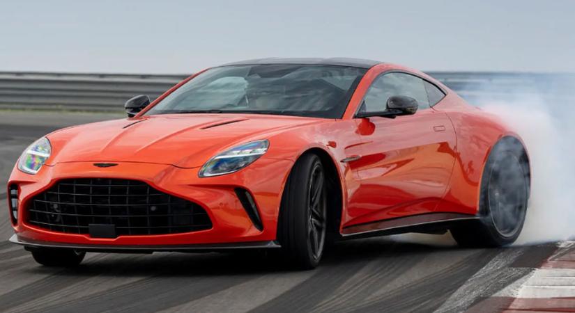 Luxusutakon építik a bizniszt a sportkocsis magyarok